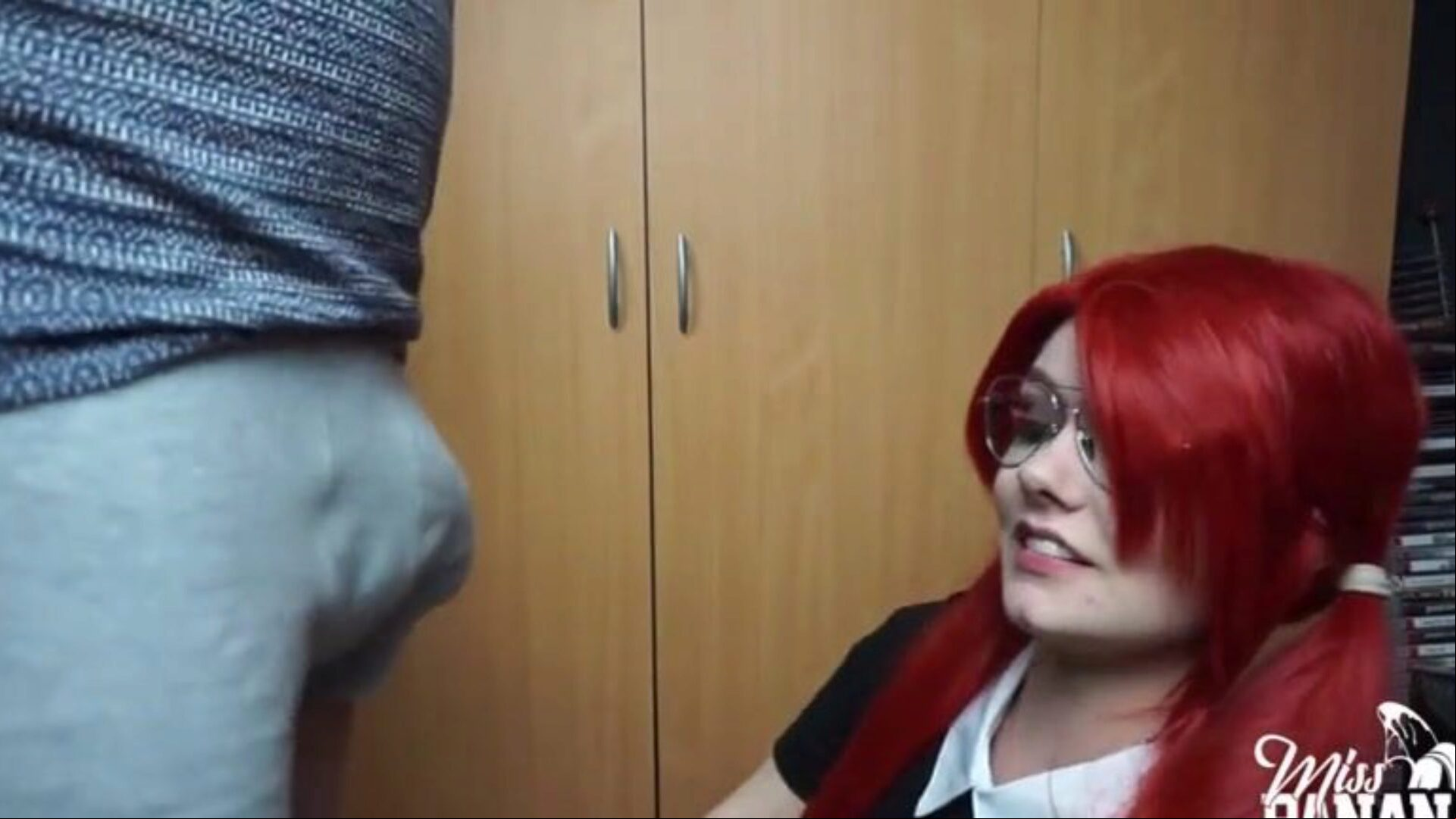 Nerdy schoolgirl deep-throats jock